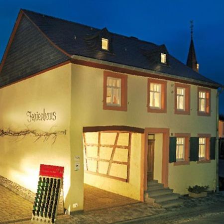 Altes Winzerhaus - Ferienhaus Burgen  エクステリア 写真