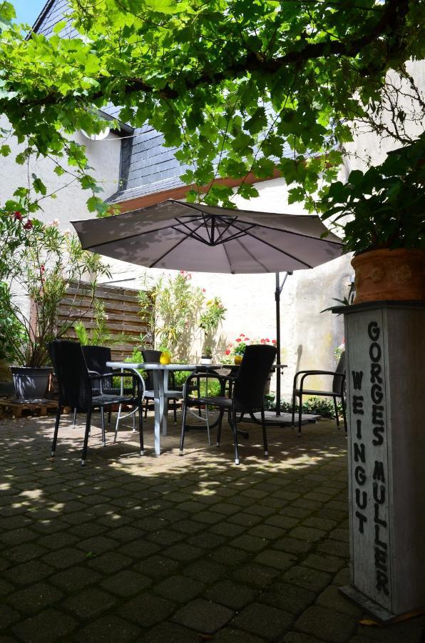Altes Winzerhaus - Ferienhaus Burgen  エクステリア 写真